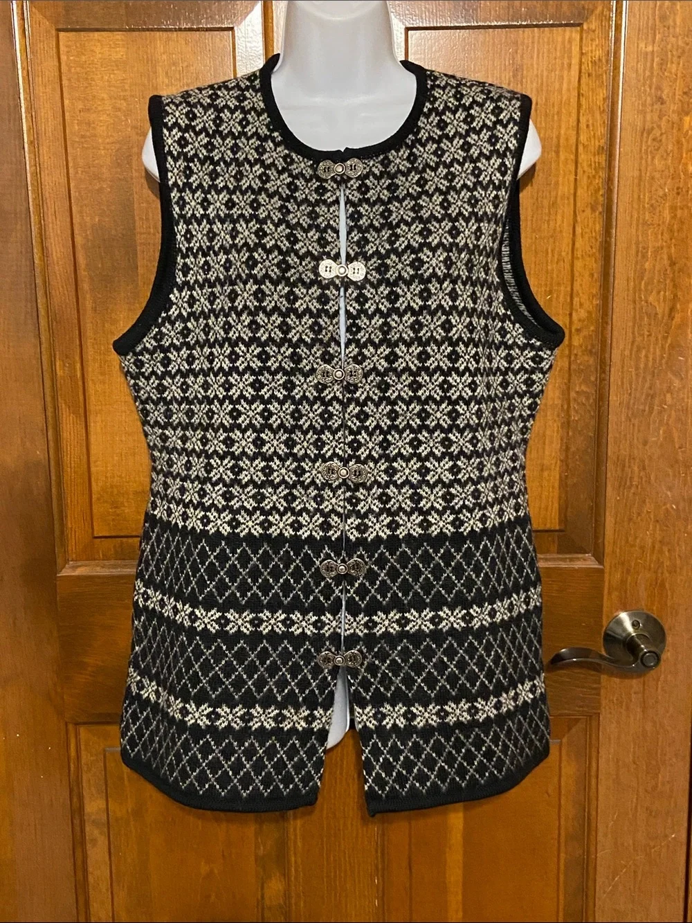 Vintage GAP Wool Vest 1990s Knit Silver metal Button Clasp Cottage Size Large